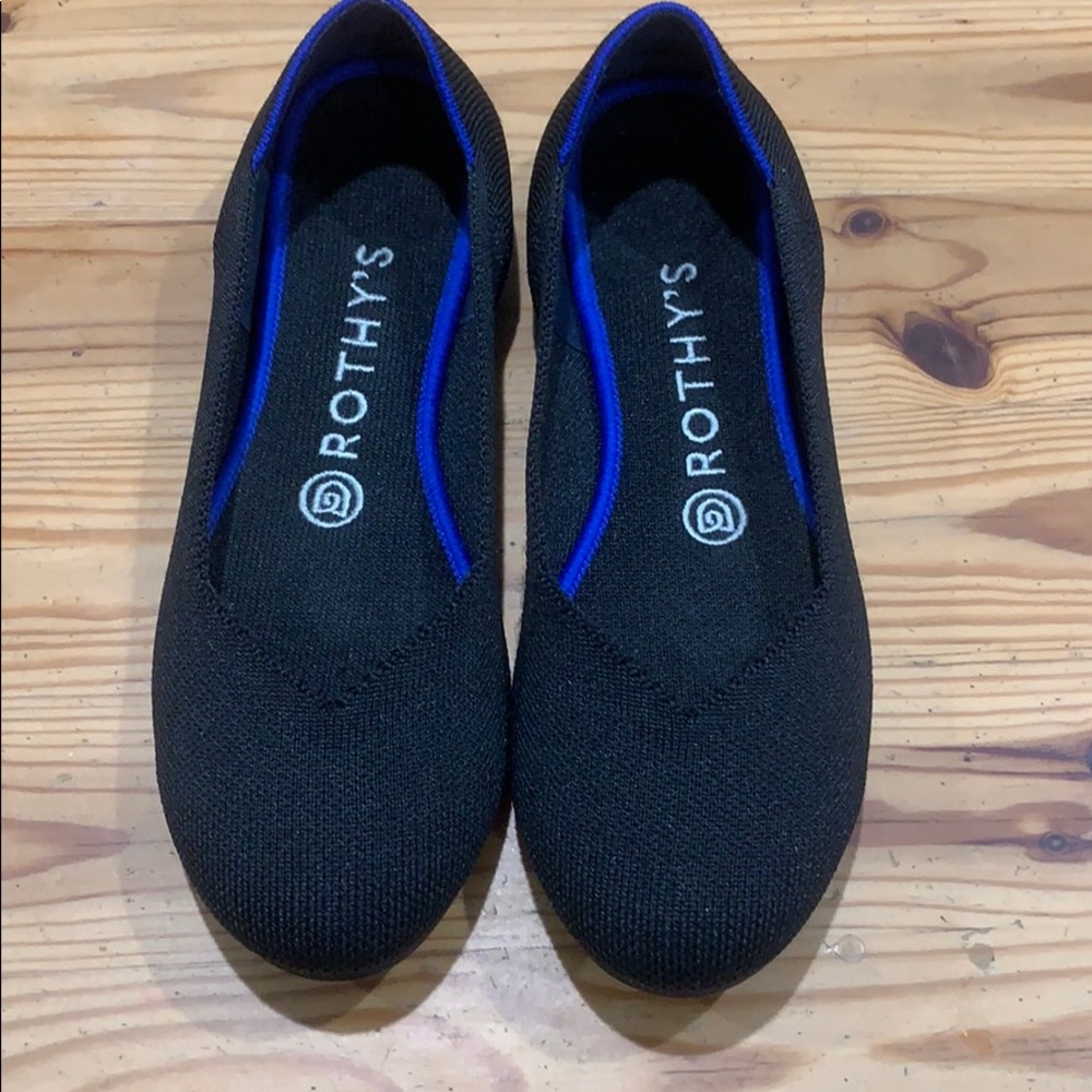 Black Rothys fit like 6.5
